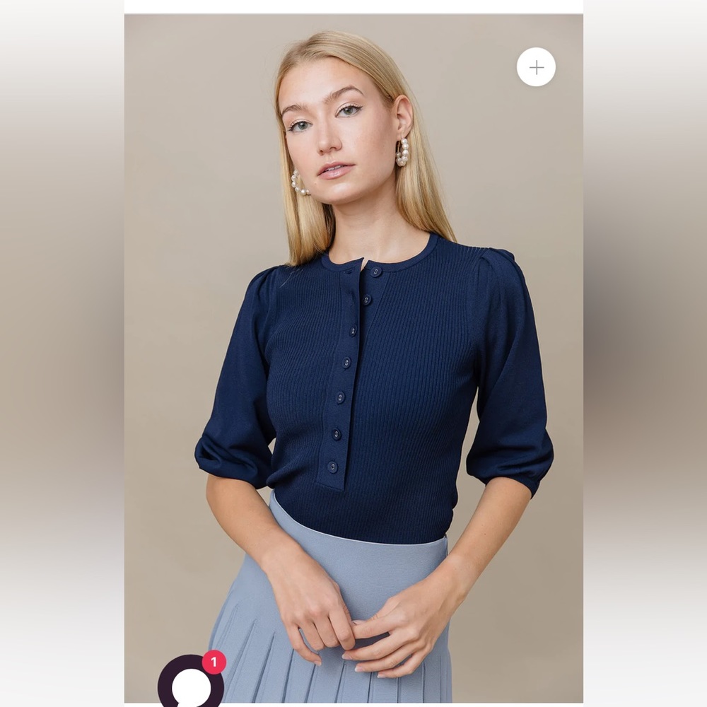 APPARALEL RIBBED TOP WITH COVERED BUTTONS IN MIDNIGHT NAVY